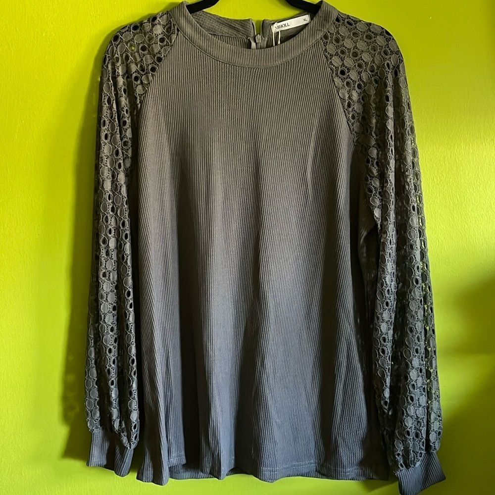 NWT Miholl Gray Henley With Long Lace Sleeves Size XL